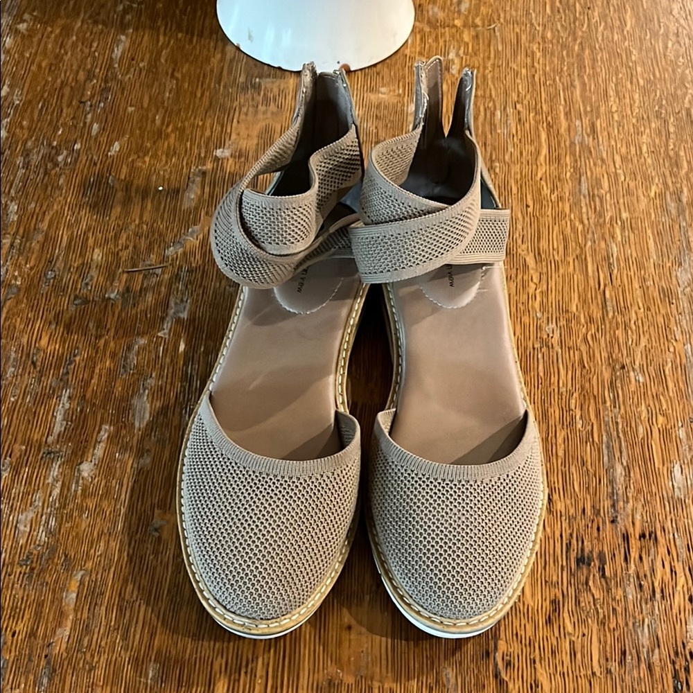 Metropolitan View “Hale” Ankle Strap Knit Shoes; Size 8.5